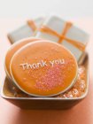 Vista close-up de biscoitos com gelo e açúcar para Ação de Graças — Fotografia de Stock