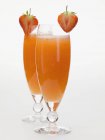 Cocktails mit Erdbeeren und Sekt — Stockfoto