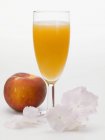 Peach and sparkling wine cocktail — Stock Photo