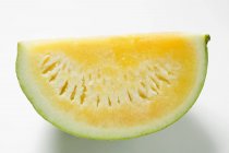 Gelbe Wassermelonenscheibe — Stockfoto