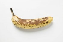 Plátano crudo demasiado maduro - foto de stock