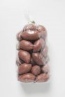 Pecans en bolsa de celofán - foto de stock