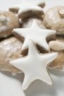 Stelle di cannella e biscotti alle mandorle — Foto stock