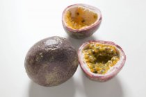 Purple passion fruit with halves — Stock Photo