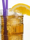 Rum-Drink mit Eiswürfeln — Stockfoto