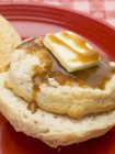 Scone with butter and gravy — Stock Photo