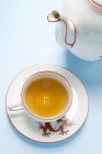 Чай в азиатских чашки и блюдце и чайник — стоковое фото