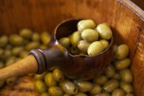 Olive verdi in salamoia — Foto stock
