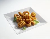 Deep-fried potato spirals — Stock Photo