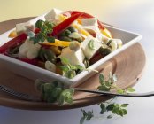 Помідор і оливковий салат — стокове фото