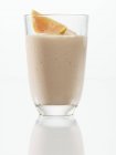 Papaya smoothie in glass — Stock Photo