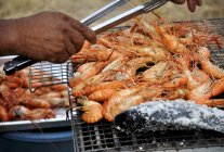 Male hands cooking prawns — Stock Photo