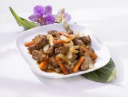 Carne fritta asiatica — Foto stock