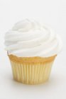 Cupcake avec garniture crème — Photo de stock