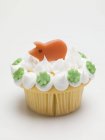 Cupcake mit Glücksschwein — Stockfoto