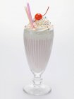 Солодкий молочний коктейль з вершками — стокове фото