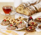 Hausgemachte glasierte Kekse und Gebäck — Stockfoto