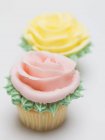 Pink and yellow rose muffins — Stock Photo