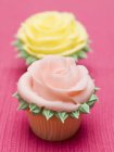 Pink and yellow rose muffins — Stock Photo