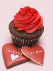 Schokolade Cupcake mit Sahne — Stockfoto