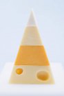 Pirâmide de queijos duros — Fotografia de Stock