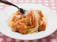 Макарони спагетті та фрикадельки — стокове фото