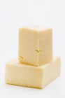 Morceaux de fromage cheddar — Photo de stock