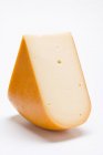 Pedaço de queijo Edam — Fotografia de Stock