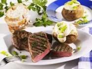 Steak croustillant grillé — Photo de stock