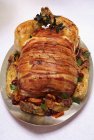 Vista elevada de prato de peru festivo Tacchino com castanha e recheio de carne — Fotografia de Stock