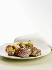 Steaks de porc grillés — Photo de stock