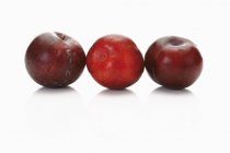 Ameixas vermelhas maduras — Fotografia de Stock