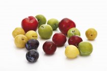 Red and yellow plums — Stock Photo