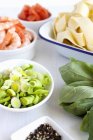Ингредиенты для блюда из макарон — стоковое фото
