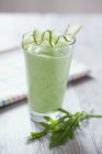 Rocket and cucumber smoothie — Stock Photo