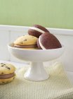 Whoopie pies in bowl — Stock Photo