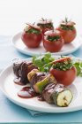 Beef skewers with vegetables — Stock Photo