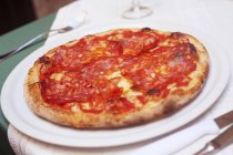 Baked Prosciutto Pizza — Stock Photo