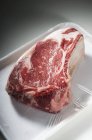Steak in Plastik gewickelt — Stockfoto