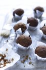 Muffins de nuez y fecha - foto de stock