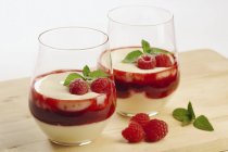 Two glasses with yogurt — Stock Photo