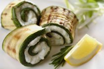 Zucchini rolled up with ricotta — Stock Photo