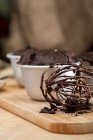 Budini medi fondenti al cioccolato — Foto stock