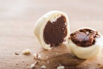 Домашній білий шоколадний трюфель — стокове фото