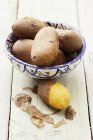 Unpeeled boiled potatoes in bowl — Stock Photo