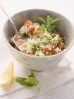 Salade de couscous aux tomates — Photo de stock