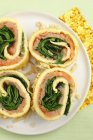 Omelette con spinaci e salmone — Foto stock