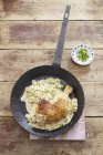 Top view of chicken leg in shallot and cream sauce — Stock Photo