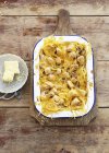 Cuocere la pasta con pollo — Foto stock