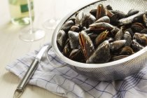 Cooked mussels in colander — Stock Photo